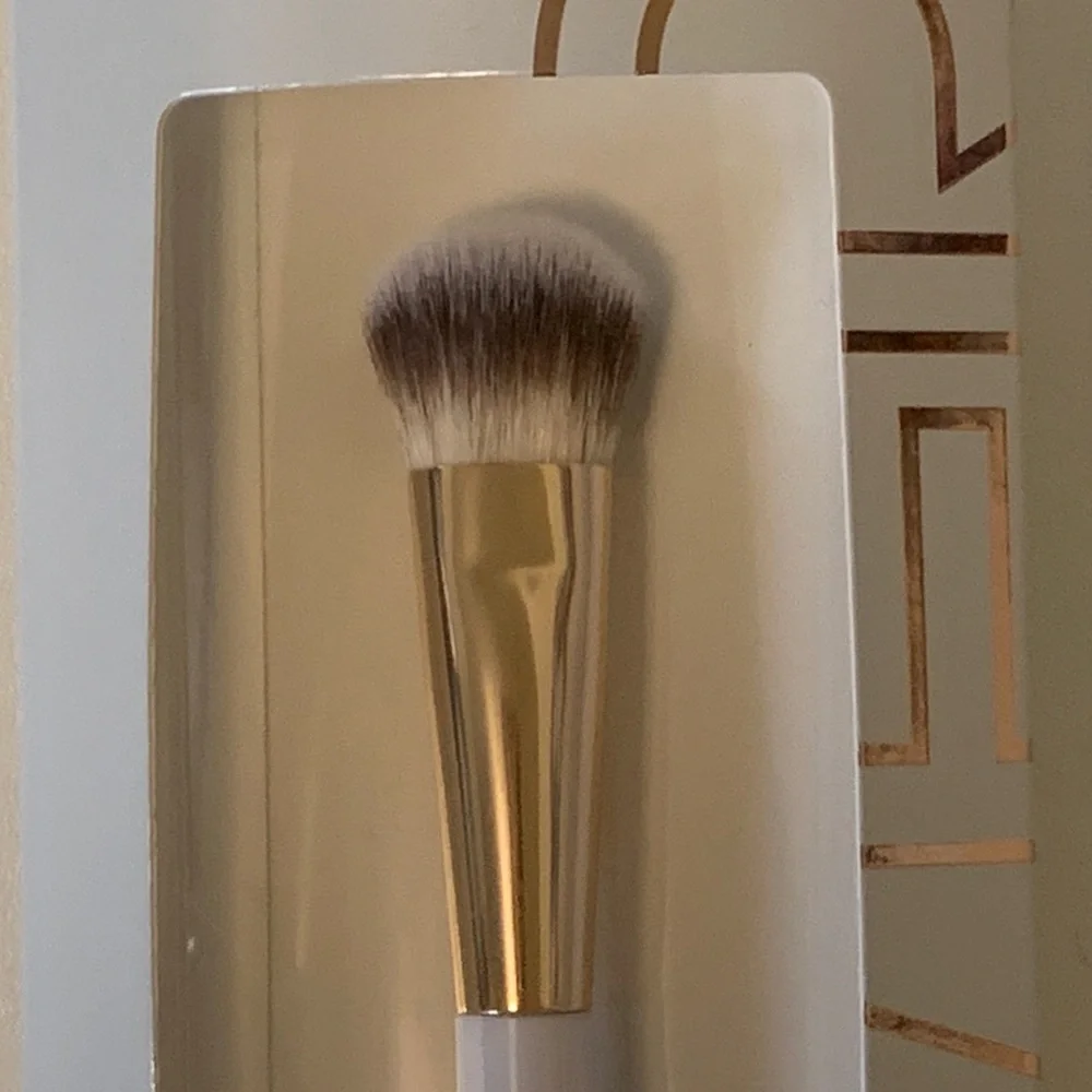 Flower Eyeshadow Shade And Blend Brush Dual Ended Design Two Brushes In One